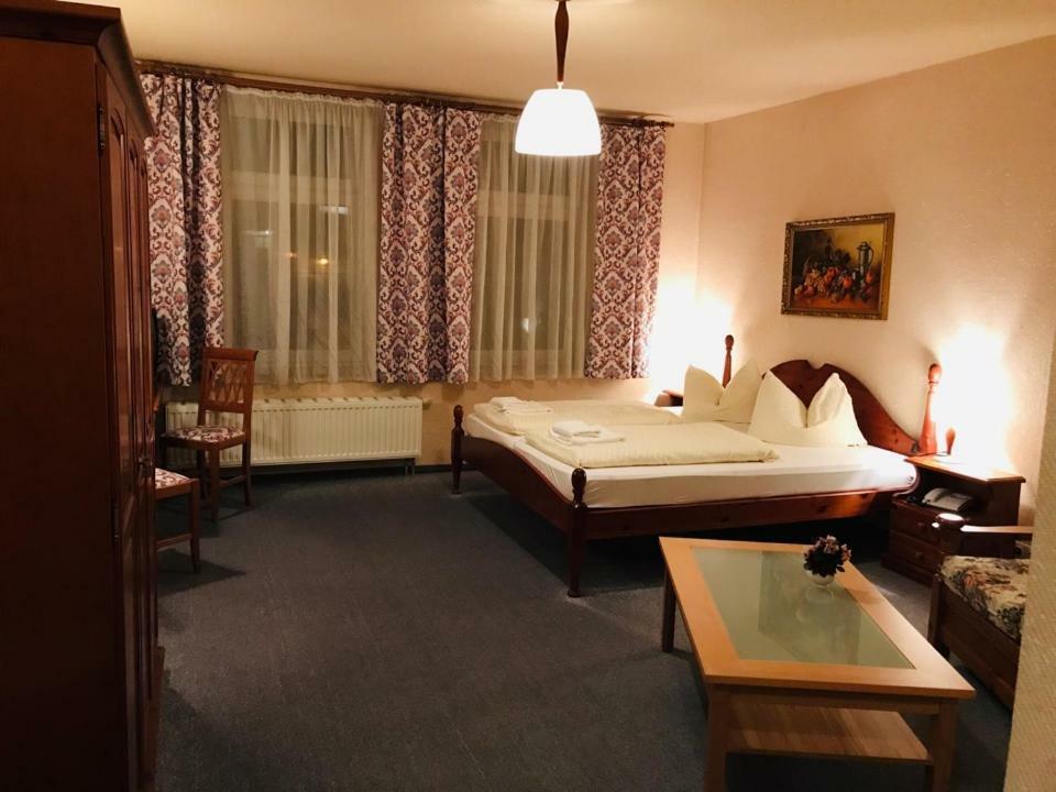Haus Schlematal Hotel Und Restaurant Bad Schlema Bagian luar foto