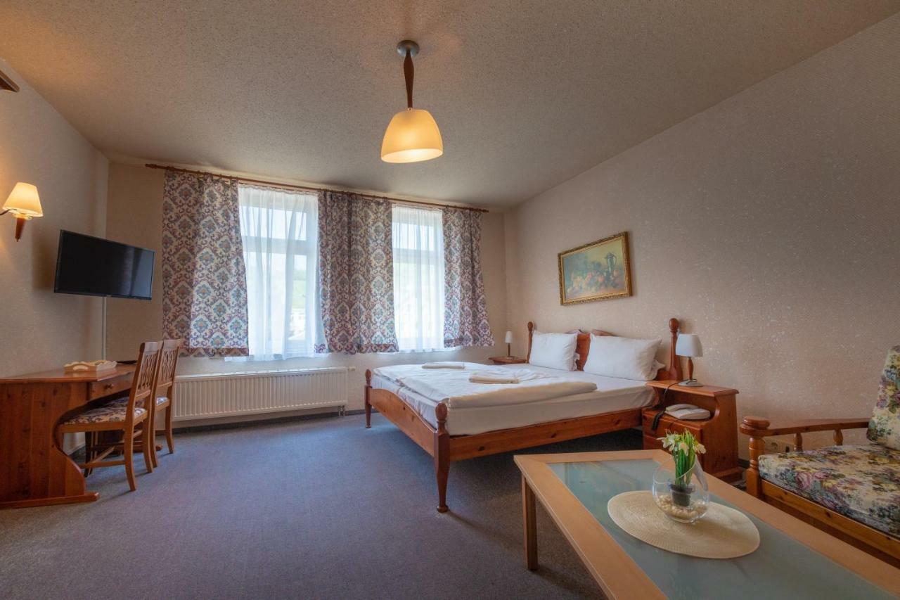 Haus Schlematal Hotel Und Restaurant Bad Schlema Bagian luar foto