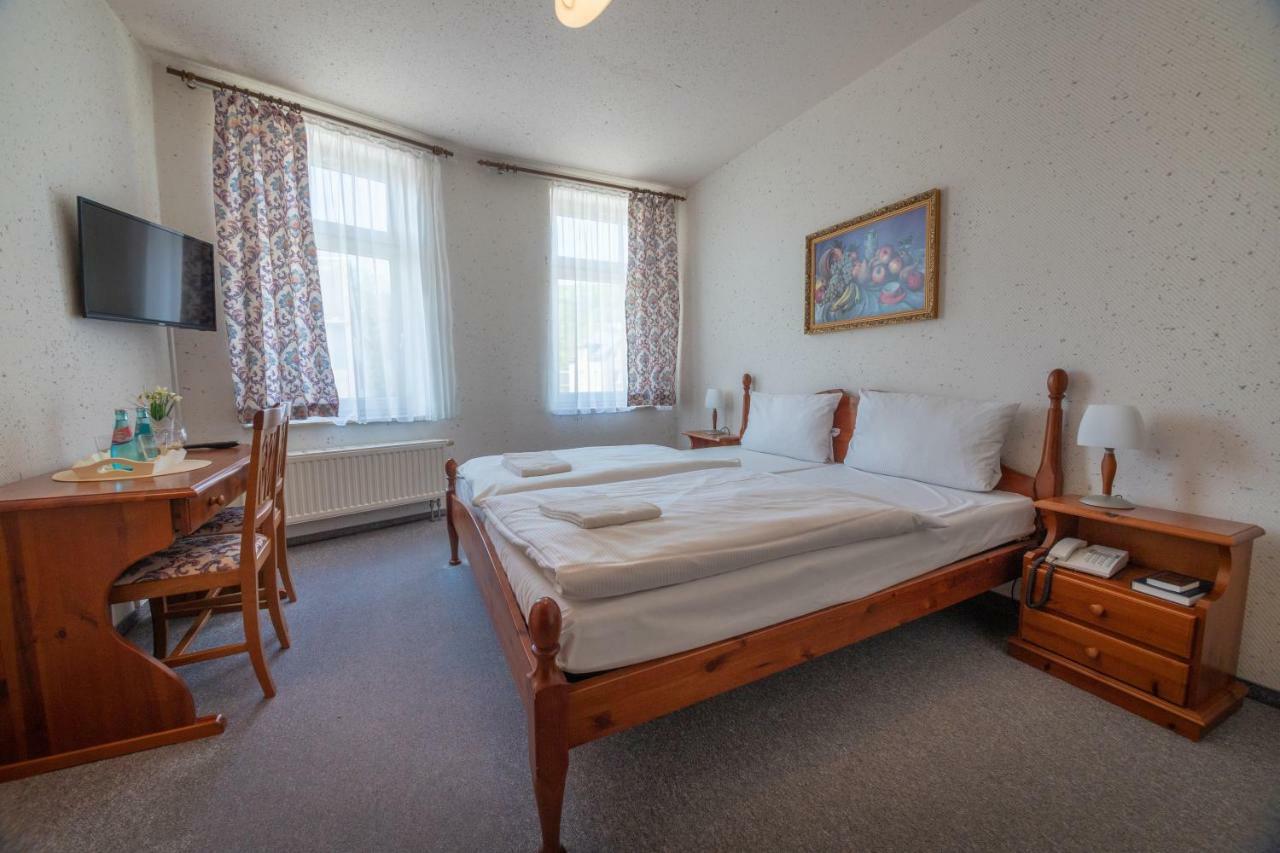 Haus Schlematal Hotel Und Restaurant Bad Schlema Bagian luar foto